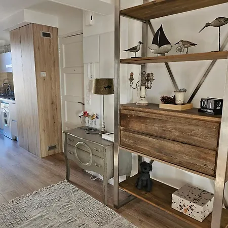 - T2 Coquet Et Lumineux Avec Parking Private, Proche Et Commerces - Fr-1-319-78