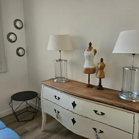 - T2 Coquet Et Lumineux Avec Parking Private, Proche Et Commerces - Fr-1-319-78 *