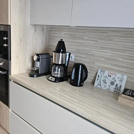 - T2 Coquet Et Lumineux Avec Parking Private, Proche Et Commerces - Fr-1-319-78 Apartment