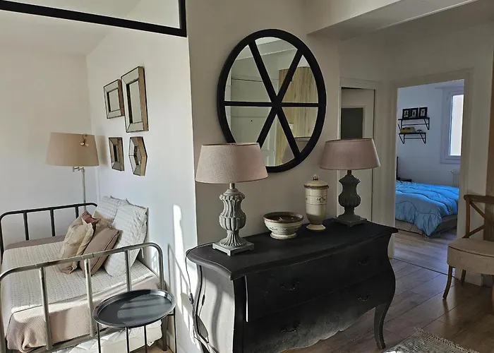 Lejlighed - T2 Coquet Et Lumineux Avec Parking Private, Proche Et Commerces - Fr-1-319-78 *