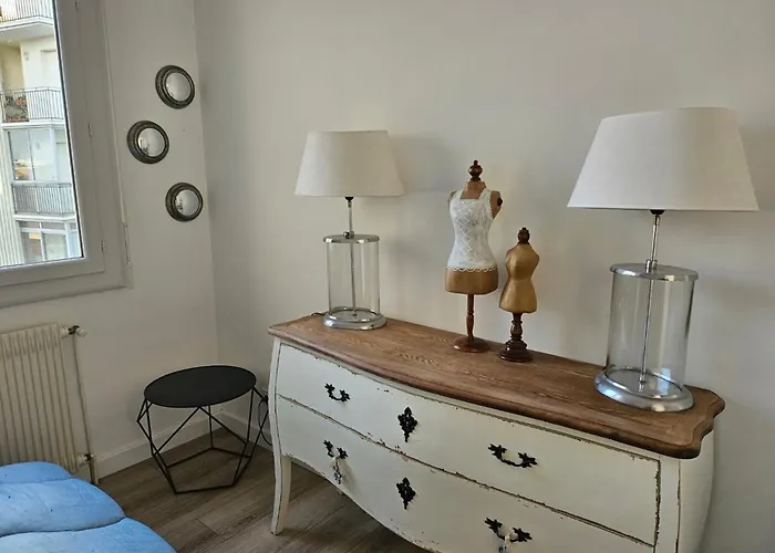 - T2 Coquet Et Lumineux Avec Parking Private, Proche Et Commerces - Fr-1-319-78 *