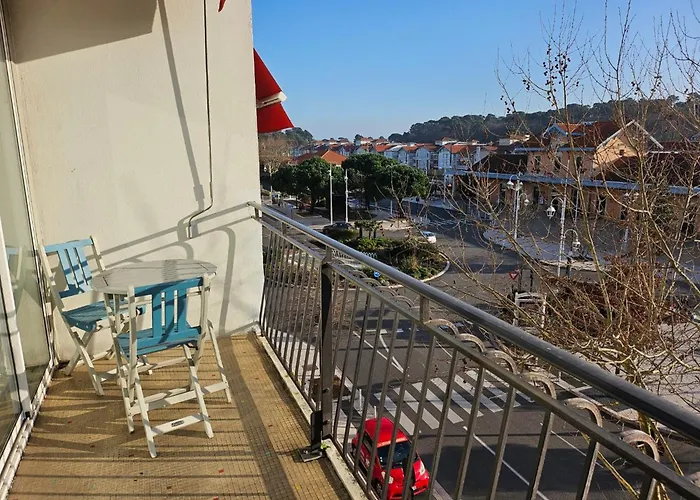 - T2 Coquet Et Lumineux Avec Parking Private, Proche Et Commerces - Fr-1-319-78