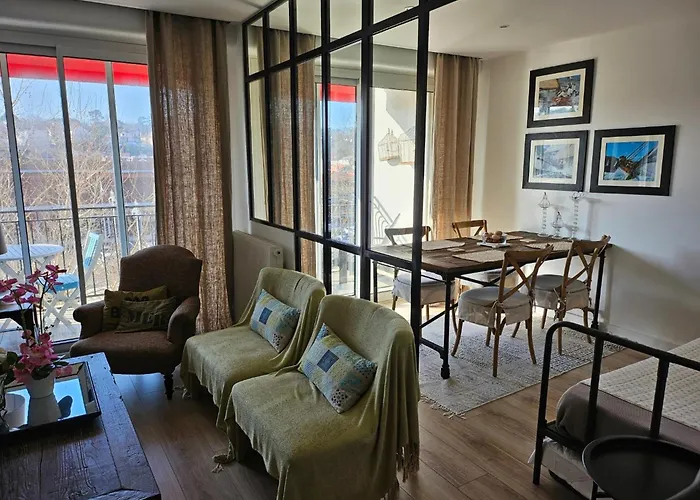 - T2 Coquet Et Lumineux Avec Parking Private, Proche Et Commerces - Fr-1-319-78 *